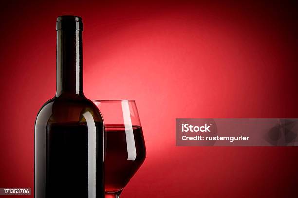 Red Wein Stockfoto und mehr Bilder von Wein - Wein, Roter Hintergrund, Valentinstag