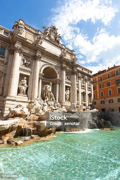 Fontana Di Trevi A Roma Italia - Fotografie stock e altre immagini di Ambientazione esterna - Ambientazione esterna, Architettura, Arte, Cultura e Spettacolo