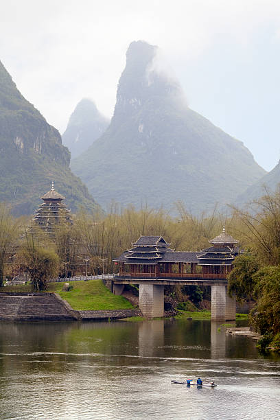 fiume li scena - bridge beauty in nature travel destinations yangshuo foto e immagini stock