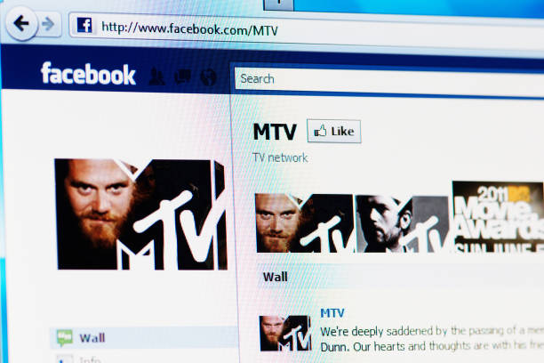 facebook ページの mtv にノートパソコンのモニター mb (rgb )。 - mtv ストックフォトと画像