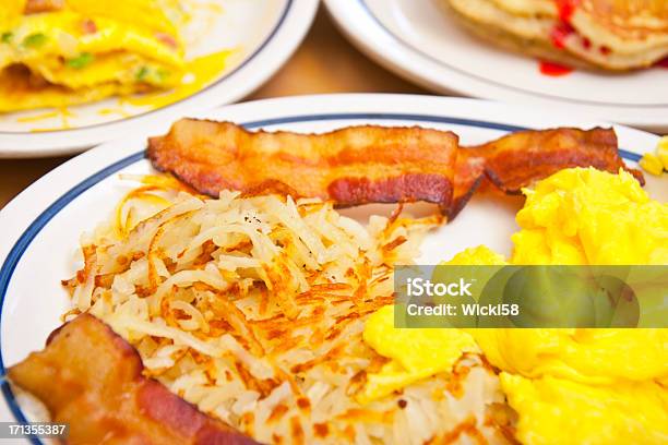 Reichhaltiges Frühstück Stockfoto und mehr Bilder von Haschee - Haschee, Rührei, Speck