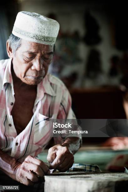 Photo libre de droit de Yusoff Ombre Poppet Cafetière Électrique banque d'images et plus d'images libres de droit de Adulte - Adulte, Art et Artisanat, Artisan