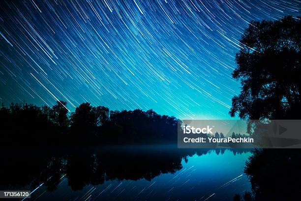 Estrela De Faixas - Fotografias de stock e mais imagens de Azul escuro - Azul escuro, Círculo, Lago