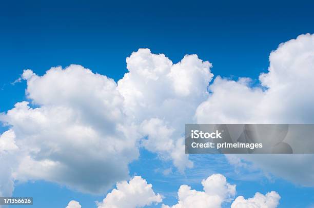Выразительное Cloudy Sky — стоковые фотографии и другие картинки Облако - Облако, Кучевое облако, Облачный пейзаж