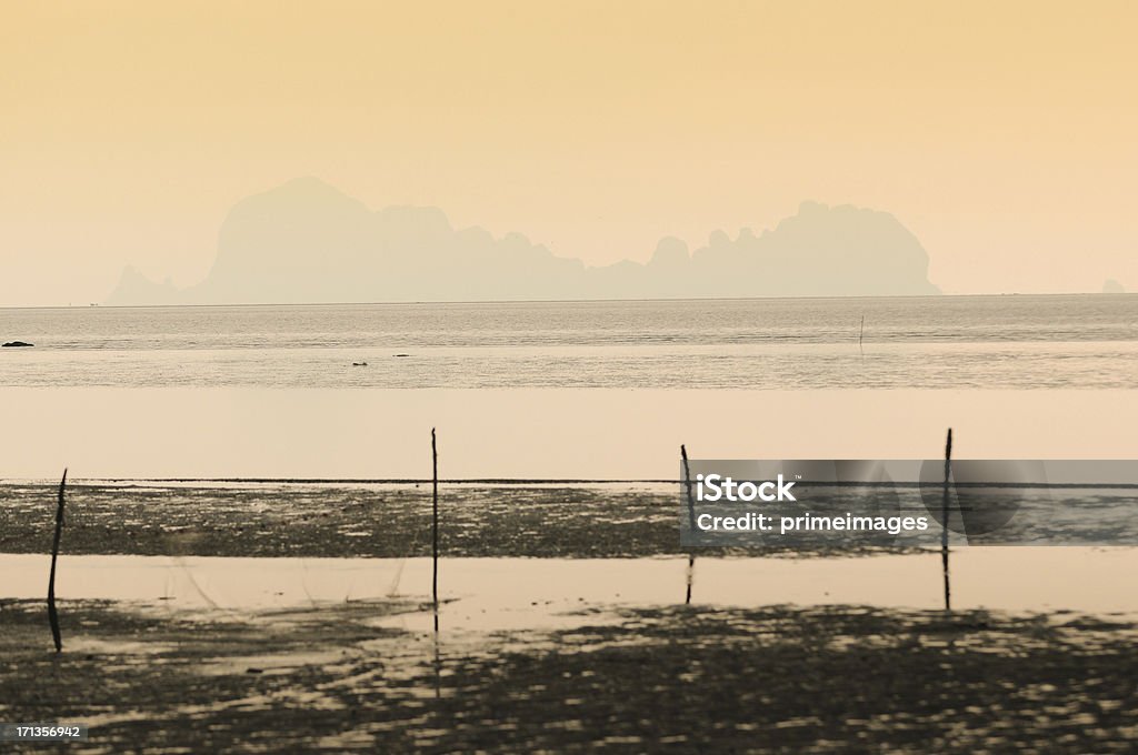 Splendida silhouette tramonto sul mare tropicale - Foto stock royalty-free di Acqua