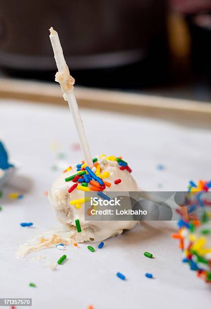 Mangled Cake Pop Stockfoto und mehr Bilder von Backen - Backen, Fehler - Problem, Beenden