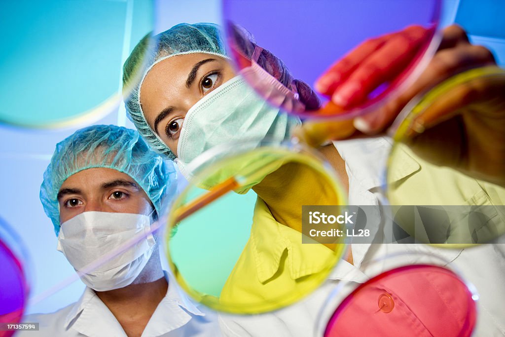 Pharmazeutischen Labor-Forscher Arbeiten an einer neuen Medikamenten - Lizenzfrei 30-34 Jahre Stock-Foto