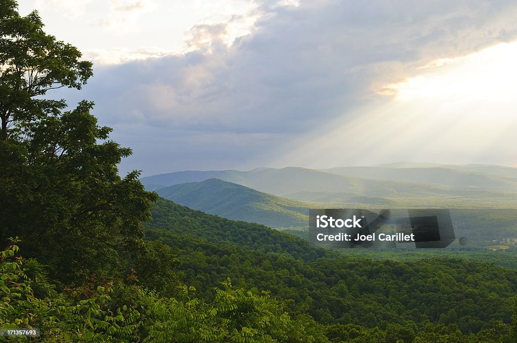 Lumière du soleil après une pluie dans la vallée de Shenandoah, en Virginie - Photo de Charlottesville libre de droits