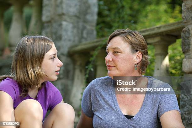 Tiefe Gespräch Stockfoto und mehr Bilder von Europäischer Abstammung - Europäischer Abstammung, Gespräch, Mutter