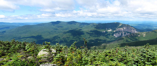 istock Cannon and the Kinsmans from Franconia Range (Pano) 171358710