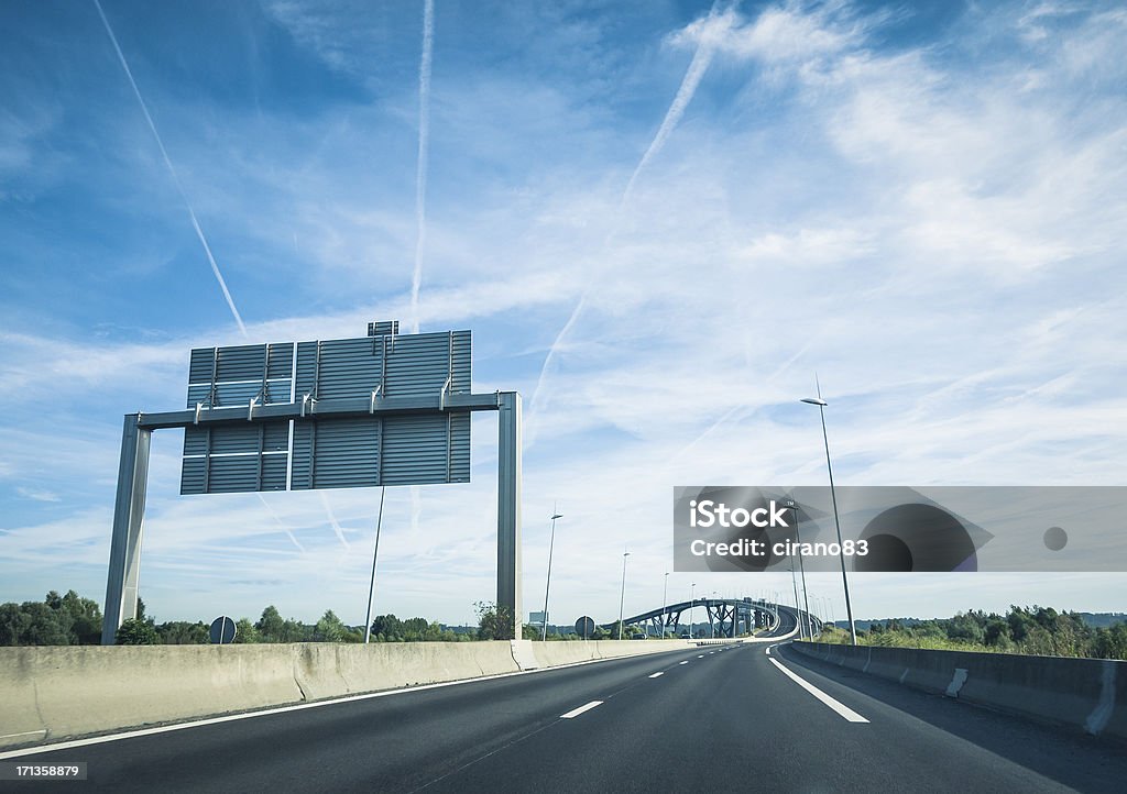 Autostrada in Francia - Foto stock royalty-free di Ambientazione esterna