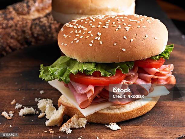Photo libre de droit de Hamburgers banque d'images et plus d'images libres de droit de Aliment - Aliment, Aliments et boissons, Déjeuner