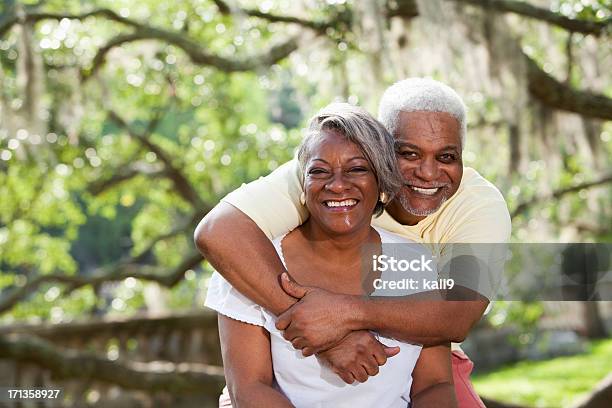 Foto de Retrato De Casal Sênior Afroamericano e mais fotos de stock de Afro-americano - Afro-americano, Casal Idoso, Primavera - Estação do ano