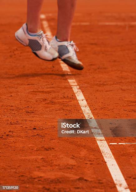 Corte E Giocatore Di Tennis Di Argilla Concetto - Fotografie stock e altre immagini di Tennis - Tennis, Campo in terra rossa, In fila