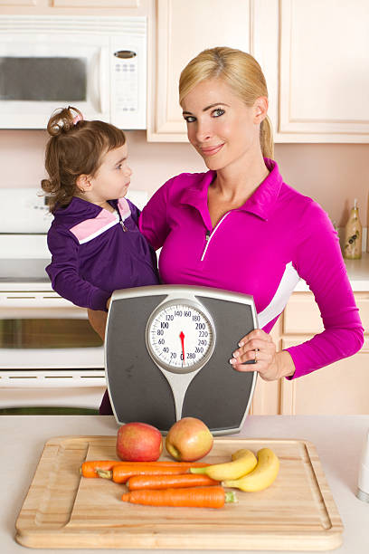 alimentação saudável - mother exercising baby dieting imagens e fotografias de stock