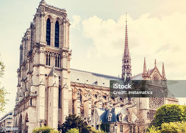 Notre Dame De Paris - Fotografie stock e altre immagini di Ambientazione esterna - Ambientazione esterna, Antico - Condizione, Architettura