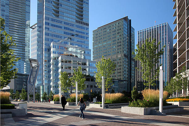 torres de escritórios, no centro de vancouver - downtown vancouver - fotografias e filmes do acervo