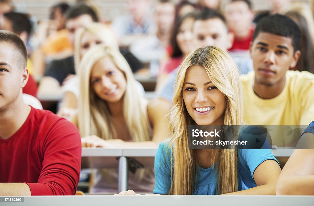 Grande gruppo di studenti. - Foto stock royalty-free di 20-24 anni