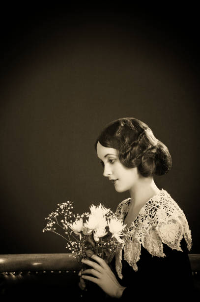istock 1920s style.Women with flowers 171362327