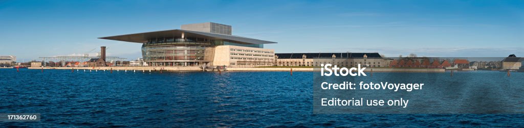 Ópera de Copenhague Operaen holmén azul harbour panorama de Dinamarca - Foto de stock de Agua libre de derechos