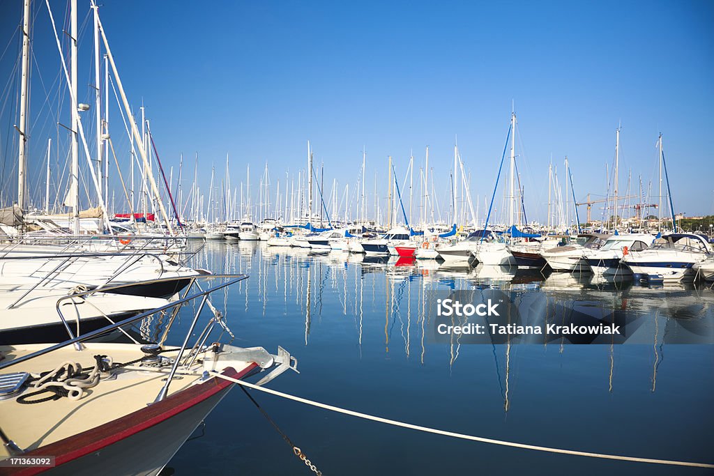Yacht nel porto di classe ad Antibes (Riviera francese) - Foto stock royalty-free di Antibes