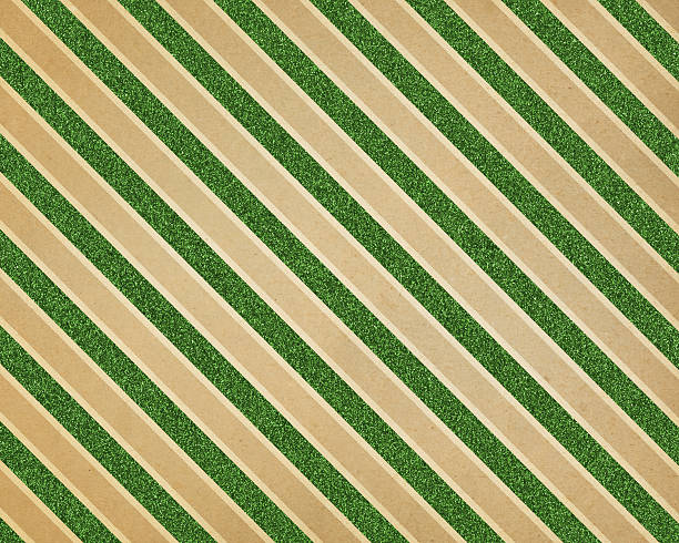 grüne diagonalen streifen papier flitter - einwickelpapier stock-fotos und bilder