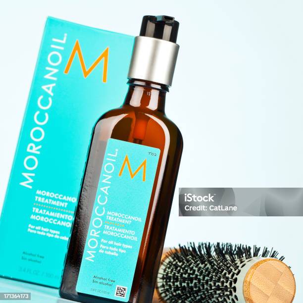 Moroccan Oil Zum Einsatz Haarbehandlung Stockfoto und mehr Bilder von Moroccanoil - Moroccanoil, Arganöl, Borste - Bürstenteil