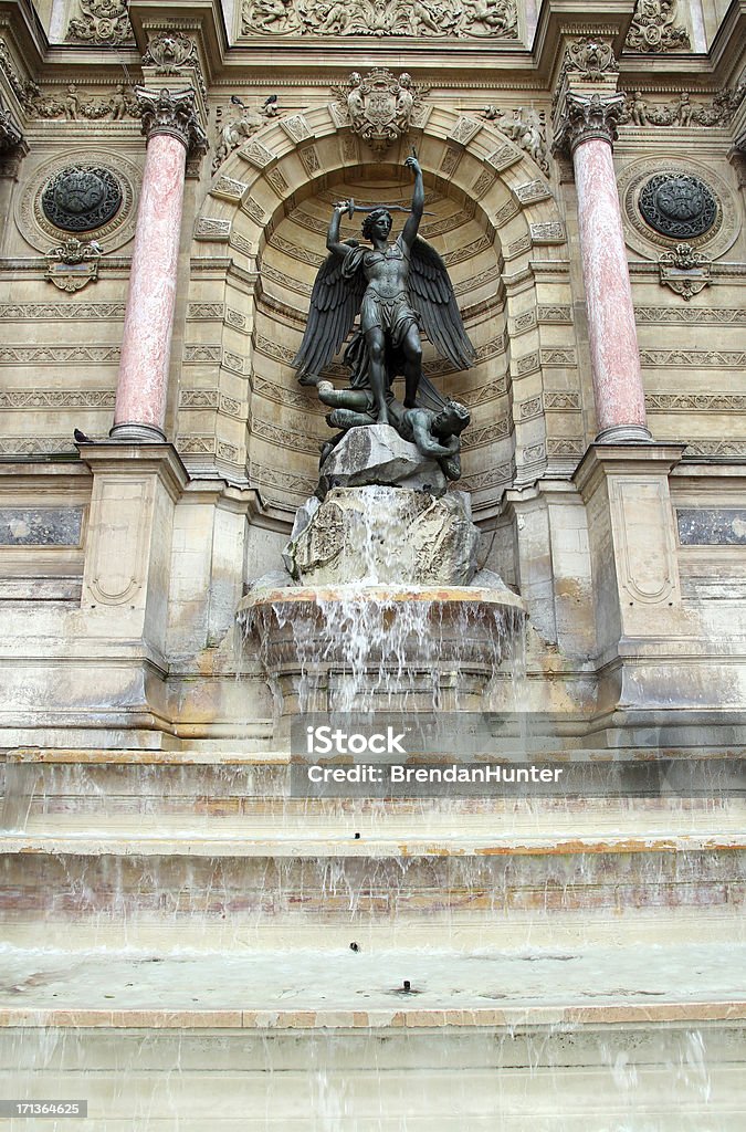 Saint Michael y demonios - Foto de stock de Agua libre de derechos