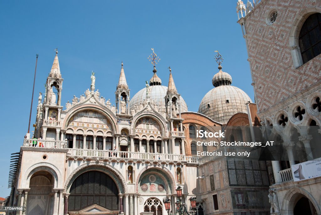 Turismo in Piazza San Marco Palazzo Ducale-Venezia - Foto stock royalty-free di Piazza San Marco