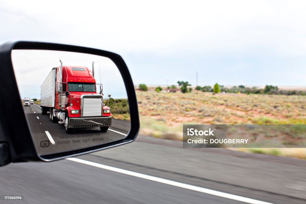 Industrie du transport de marchandises par route - Photo de Chauffeur routier libre de droits