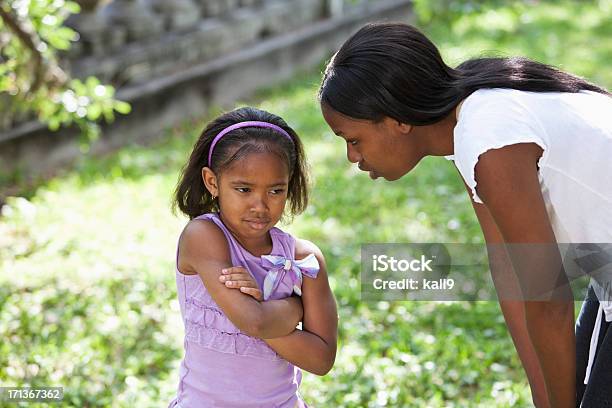 Afroamericana Mãe Filha Disciplina - Fotografias de stock e mais imagens de Criança - Criança, Repreensão, Mãe