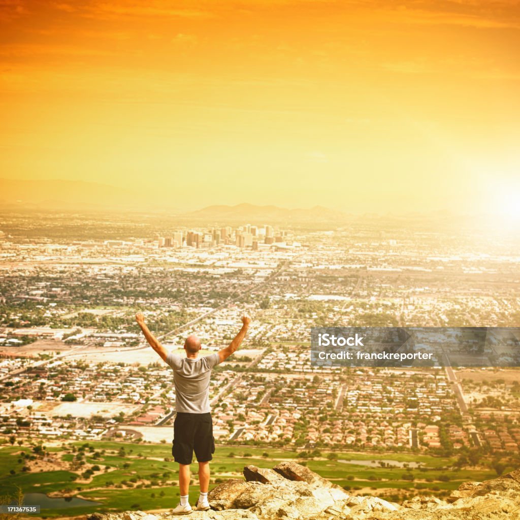 Premiado homem após caminhadas em Phoenix city - Foto de stock de Phoenix - Arizona royalty-free