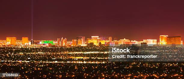 De Los Edificios De La Ciudad De Las Vegas Valley Foto de stock y más banco de imágenes de Las Vegas - Las Vegas, Panorama urbano, Noche