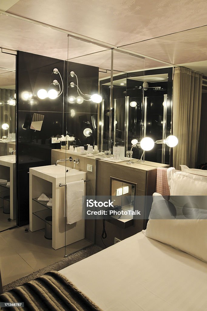 Habitación de lujo moderna Interior-XL - Foto de stock de Baño libre de derechos