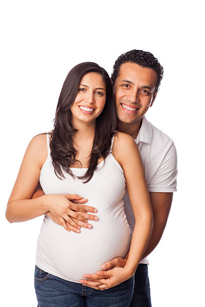 heureuse femme enceinte couple - abdomen adult affectionate baby photos et images de collection