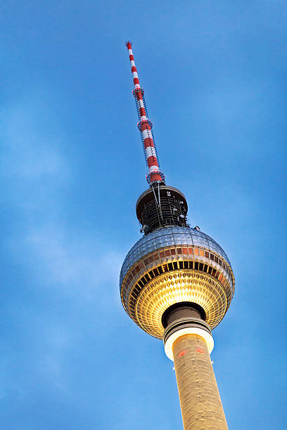 torre de televisão-berlim - berlin germany television tower communications tower alexanderplatz - fotografias e filmes do acervo