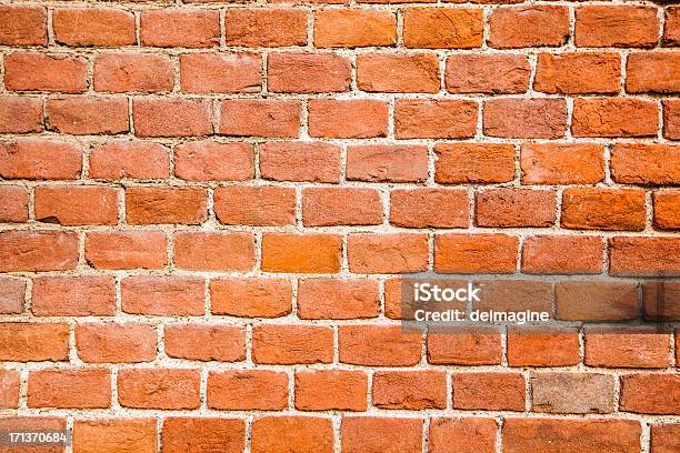 Muro Di Mattoni - Fotografie stock e altre immagini di A forma di blocco - A forma di blocco, Ambientazione esterna, Arancione