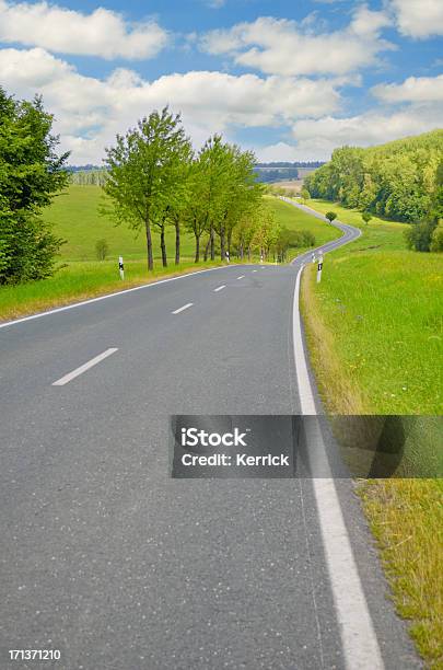 Ländliche Straße In Deutschland Stockfoto und mehr Bilder von Asphalt - Asphalt, Baum, Blau