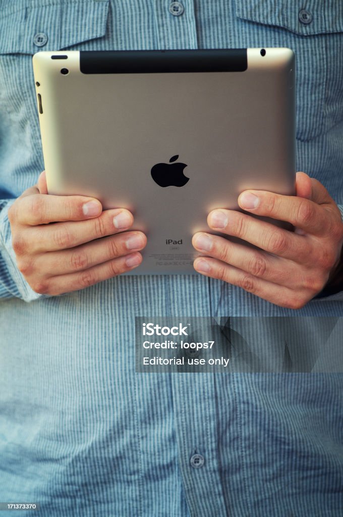 Holding iPad - Foto de stock de Adulto libre de derechos