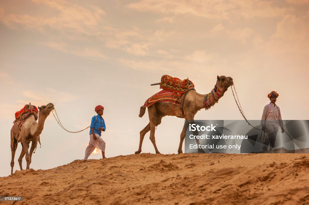 Путешествие в пустыню - Стоковые фото Аборигенная культура роялти-фри