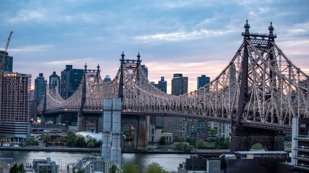 istock Urban Linkage: The Iconic Queensboro Bridge 1713736423