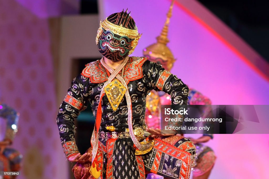 Danza del Ramayana di scimmia nel Tempio Bowon Niwet Bangkok, Tailandia - Foto stock royalty-free di Arte, Cultura e Spettacolo