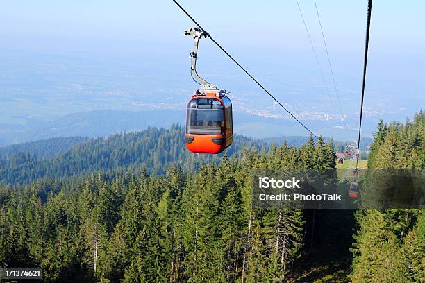 Rosso Funicolarexlarge - Fotografie stock e altre immagini di Funicolare - Funicolare, Estate, Svizzera