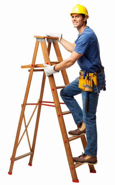 reparador en escalera de madera aislada - construction worker building contractor craftsperson full length fotografías e imágenes de stock