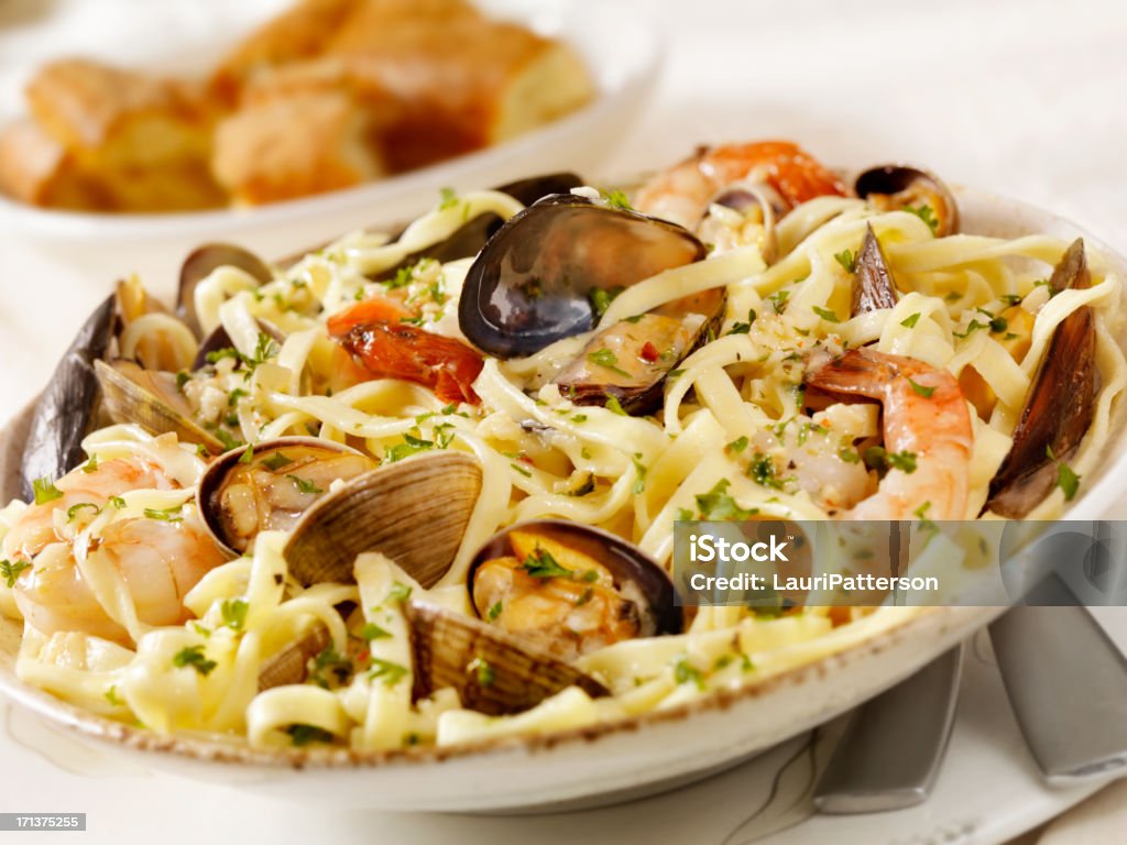 Linguine frutti di mare - Foto stock royalty-free di Pasta