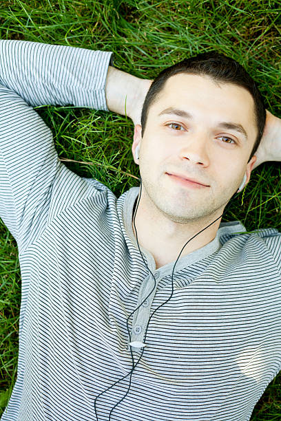 istock listening to music 171375560