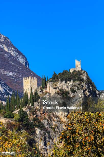 Arco Castle Italia Foto de stock y más banco de imágenes de Acantilado - Acantilado, Aire libre, Arquitectura