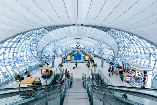 terminal lotniska w bangkoku w tajlandii - thai airways zdjęcia i obrazy z banku zdjęć