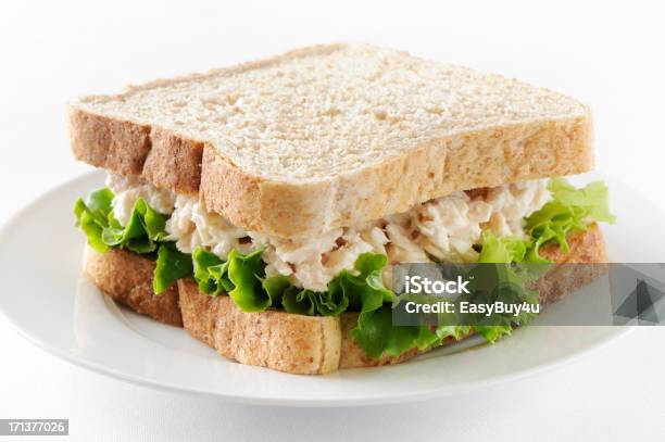 Sanduíche Com Salada De Atum - Fotografias de stock e mais imagens de Sanduíche com Salada de Atum - Sanduíche com Salada de Atum, Alface, Alimentação Saudável