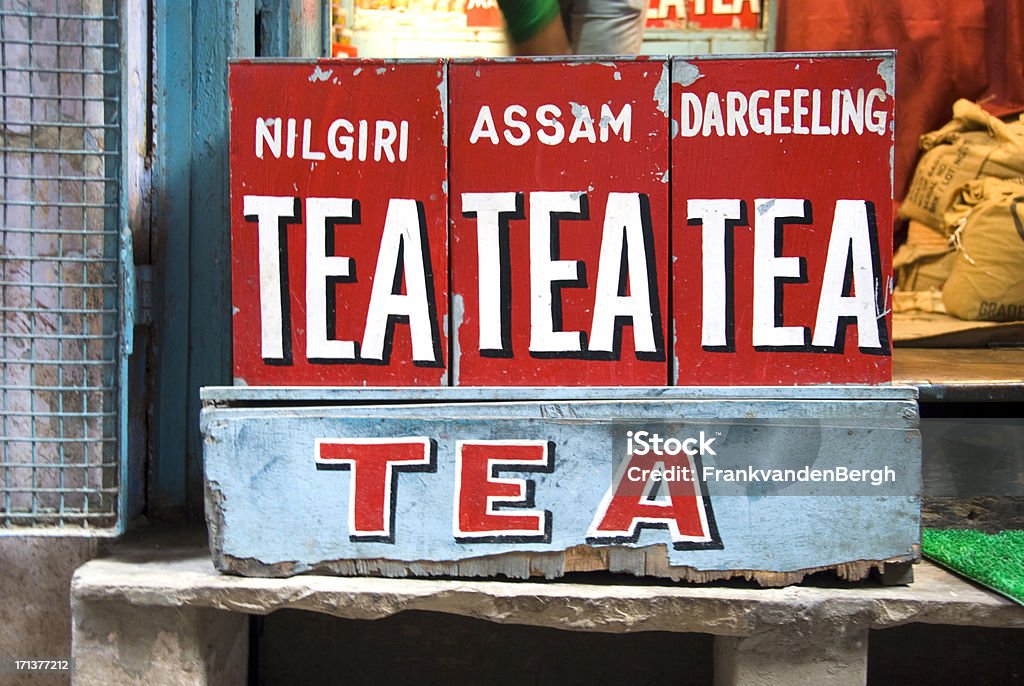 Tè indiano di contenitori in una riga - Foto stock royalty-free di Foglie di tè - Bevanda